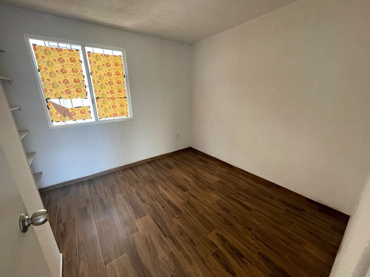 10 of 14: Recamara 2