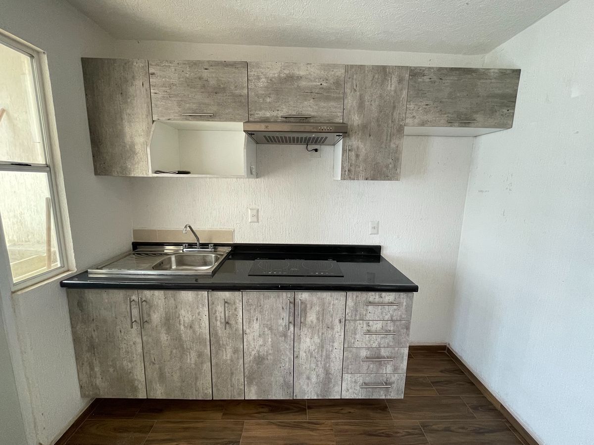 5 of 14: Cocina integral nueva, con parrilla eléctrica