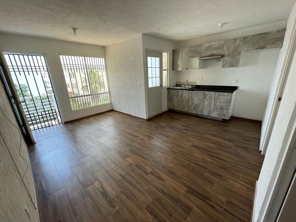 4 of 14: Vista panoramica, sala comedor y cocina