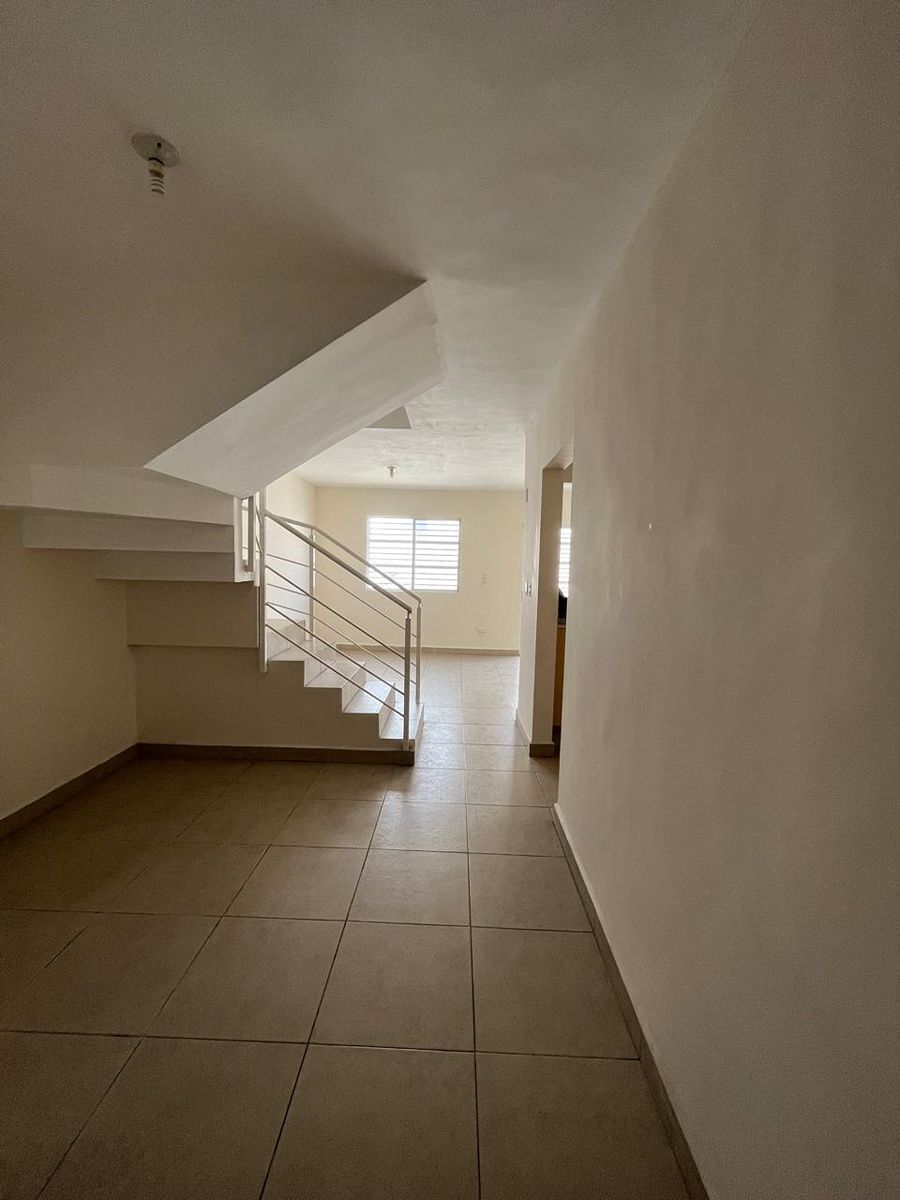 2 de 9: Ampia Estancia