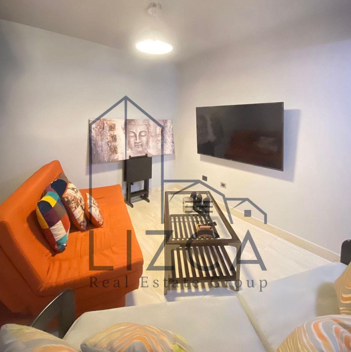 5 of 9: Cuarto de televisión equipado