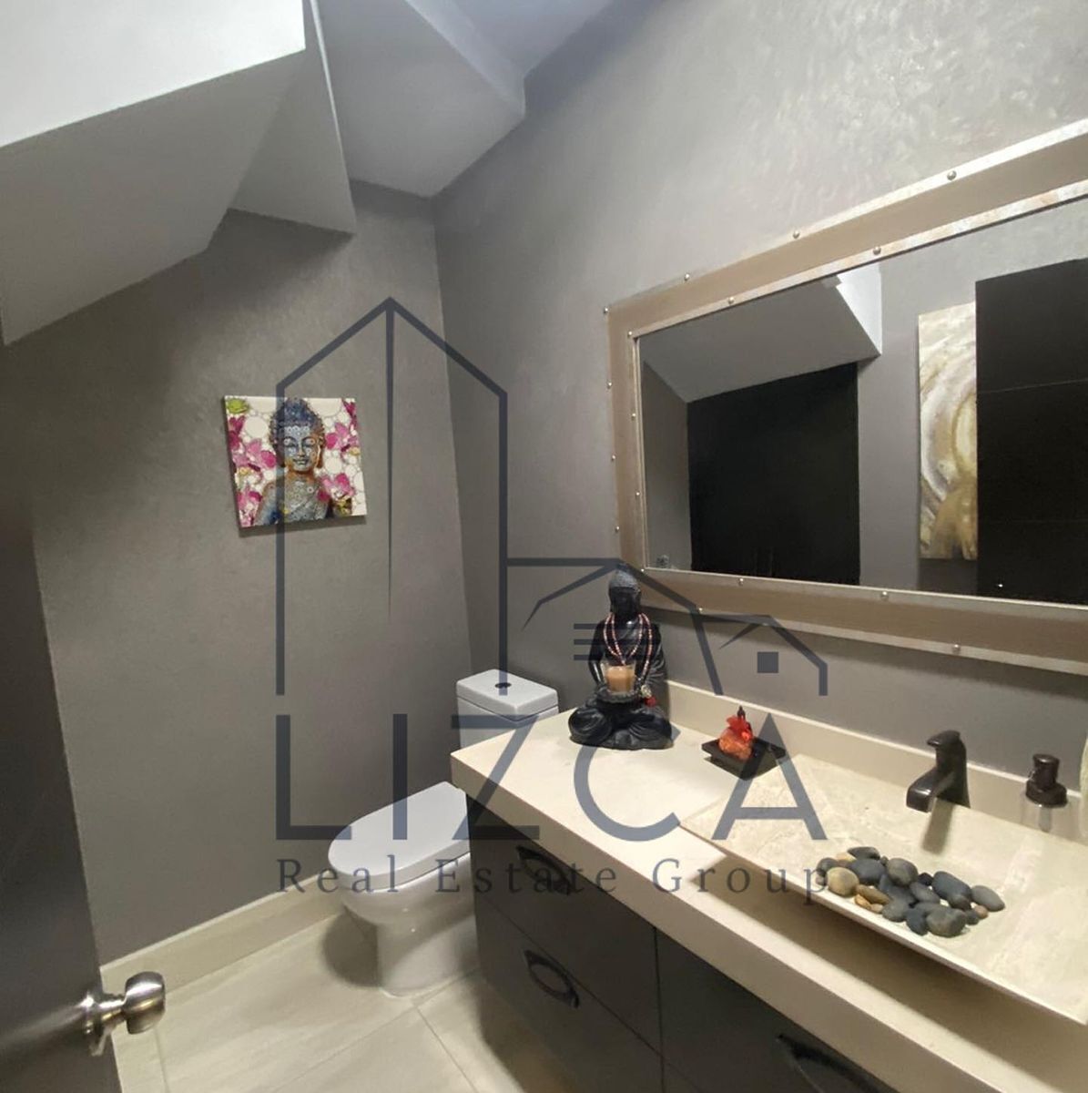 8 of 9: Hermosos acabados en baños