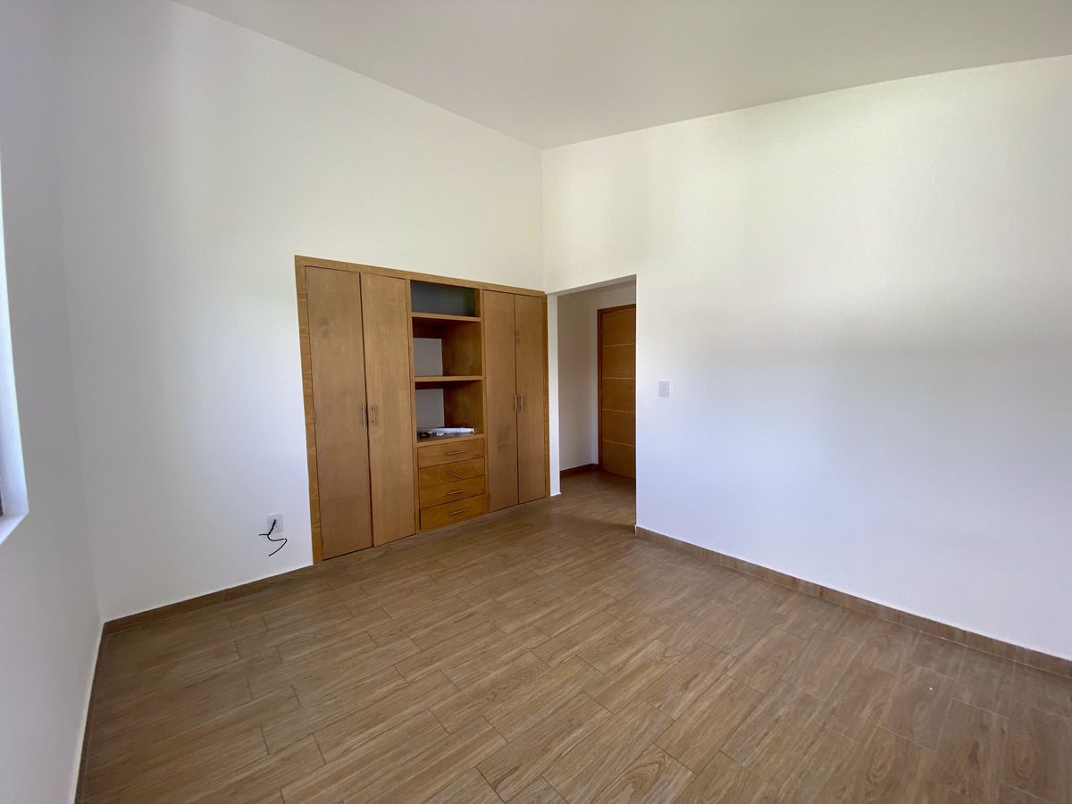 24 de 29: Ambas recámaras secundarias cuentan con closet.