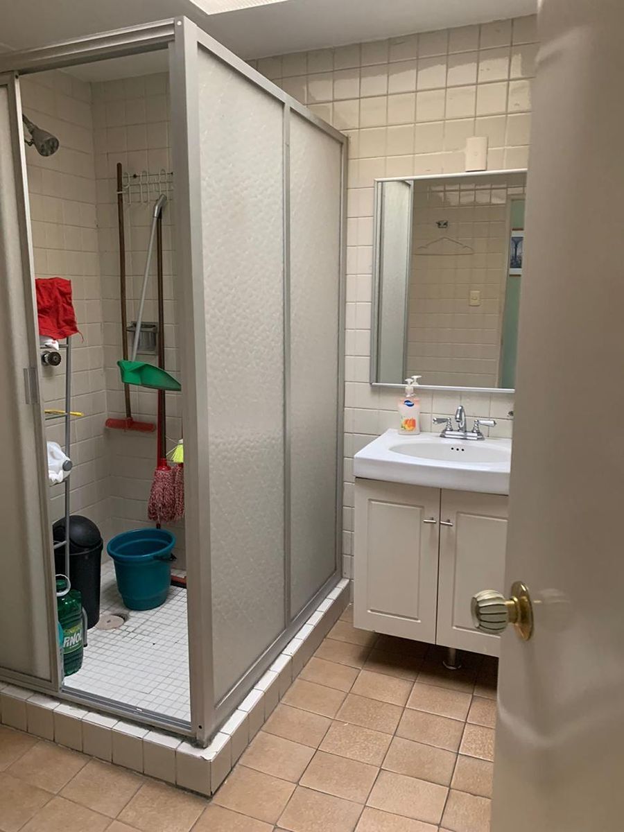 18 of 38: Baño completo