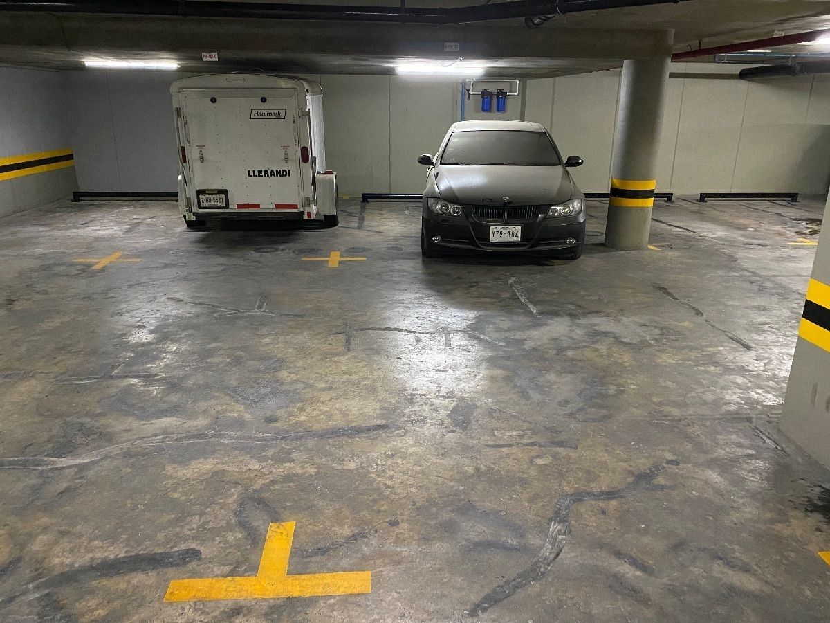 46 de 46: Estacionamiento