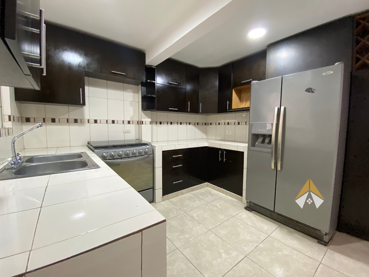 5 de 21: Cocina equipada.
