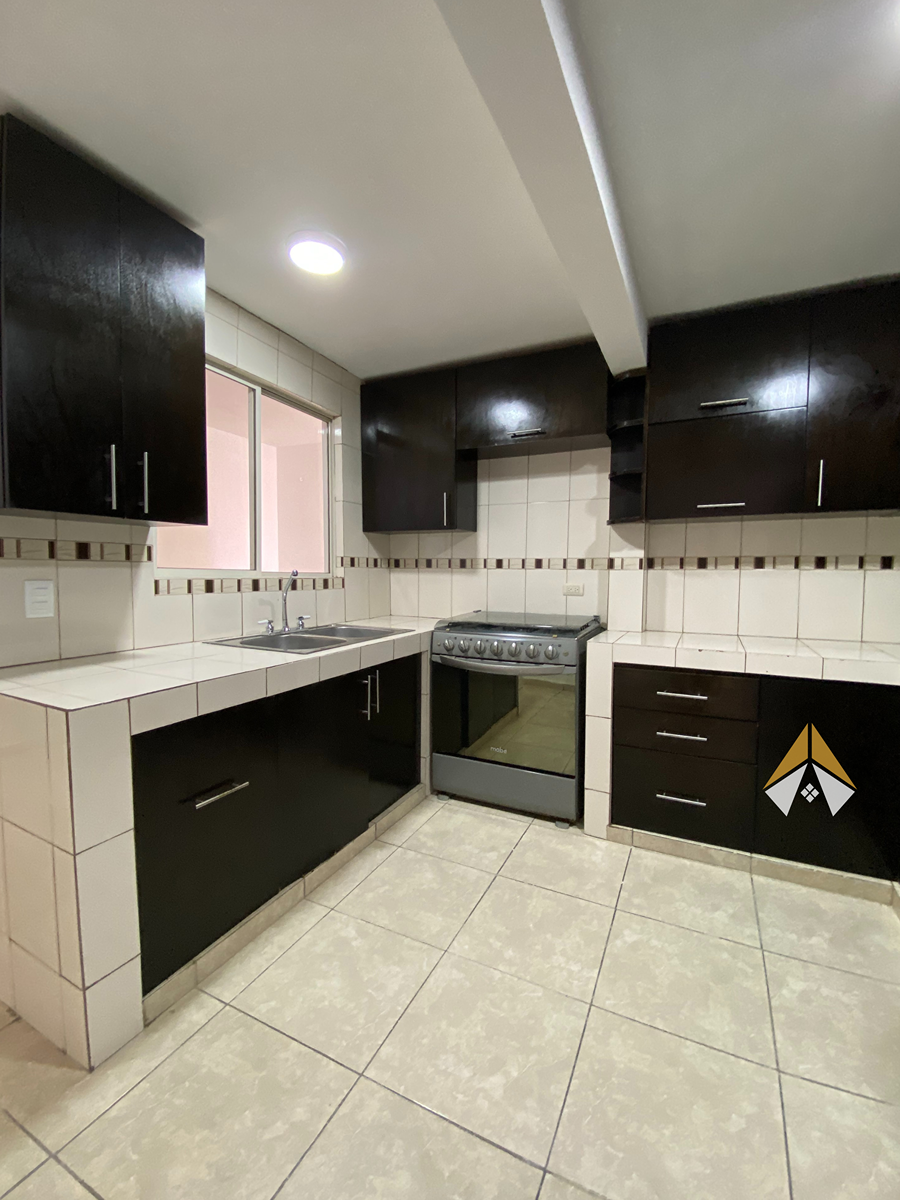 3 de 21: Cocina con estufa.