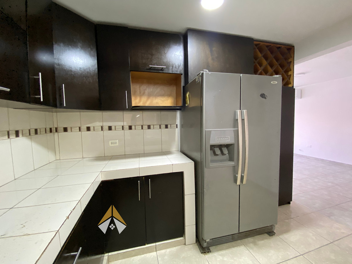 4 de 21: Espacio amplio de la cocina.