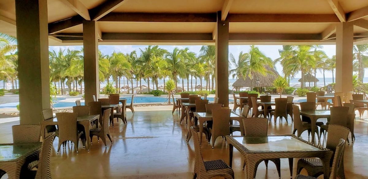 8 de 28: Restaurante en el área común de la playa con vestidos y baño