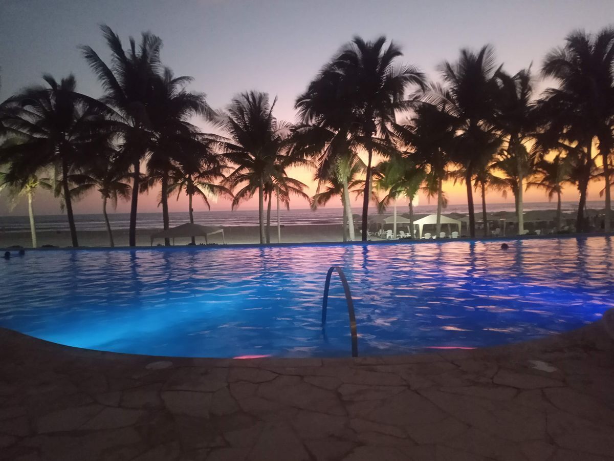 2 de 28: Albercas Infinity en la playa