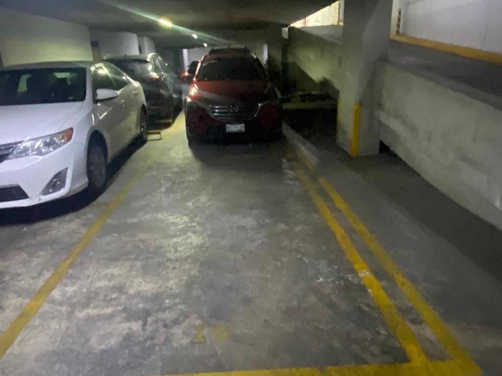 29 de 31: Estacionamiento del departamento.