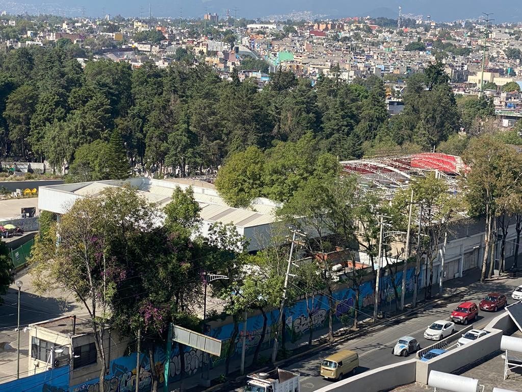 17 de 31: Vista a la futura estación de metro frente al depa
