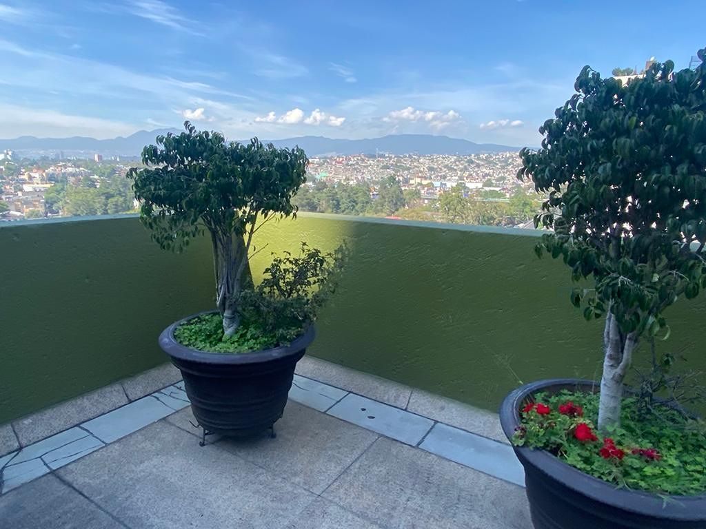 21 de 31: Vista frente al salón de fiestas.