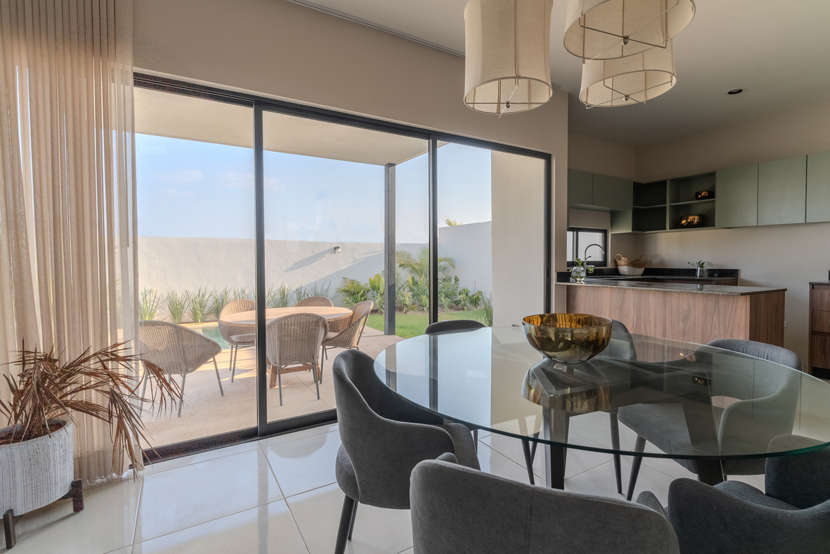 4 de 8: Comedor y Terraza