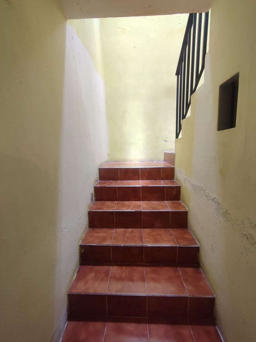 19 de 27: Escaleras 2da Planta