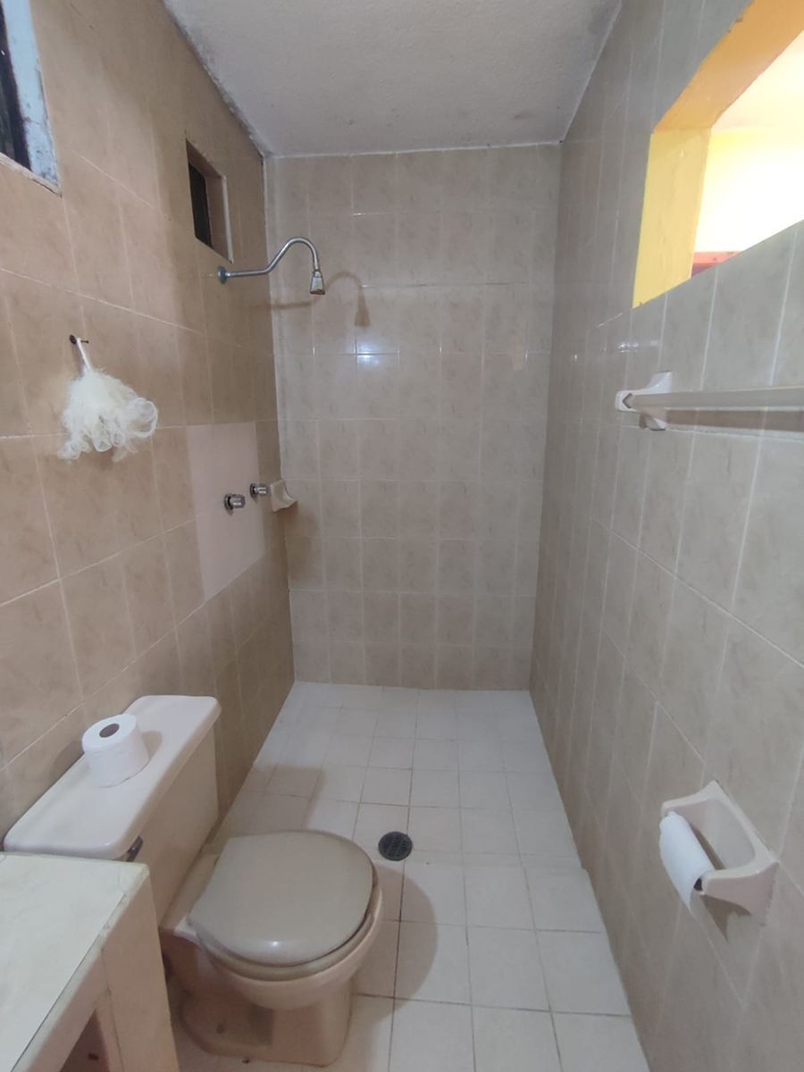 23 de 27: Baño Completo