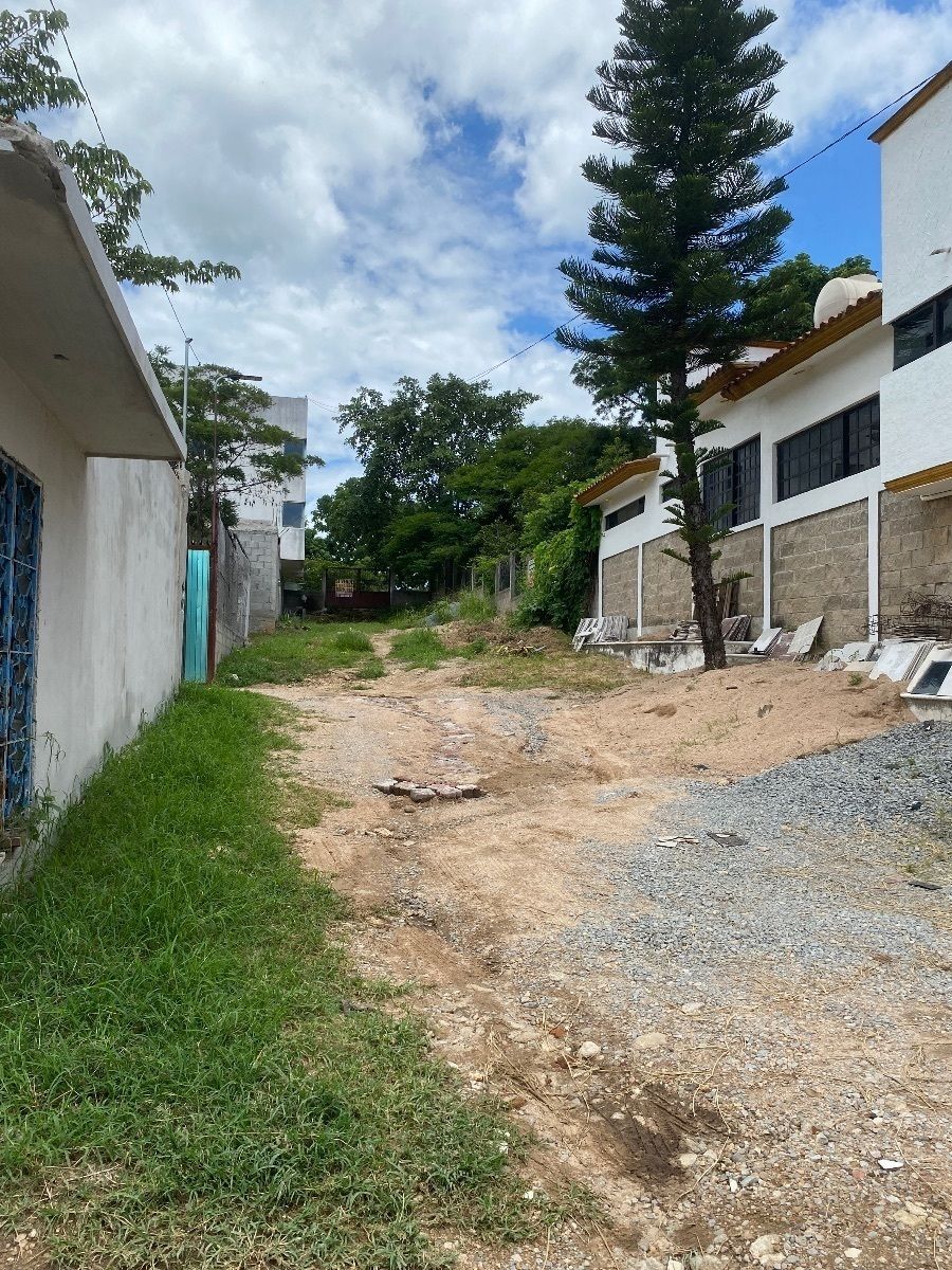 2 of 4: Calle privada