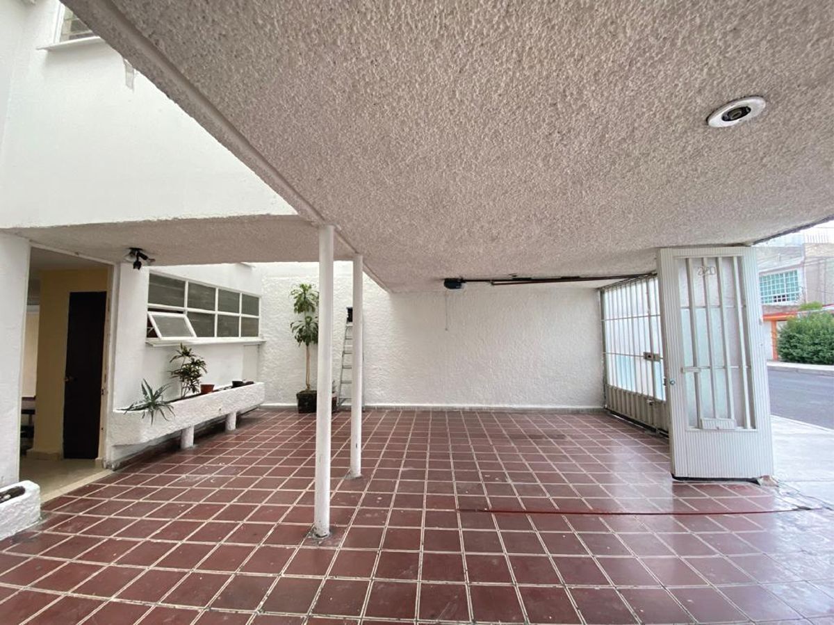 Casa en venta, 240m2 colonia Nueva Santa María CDMX