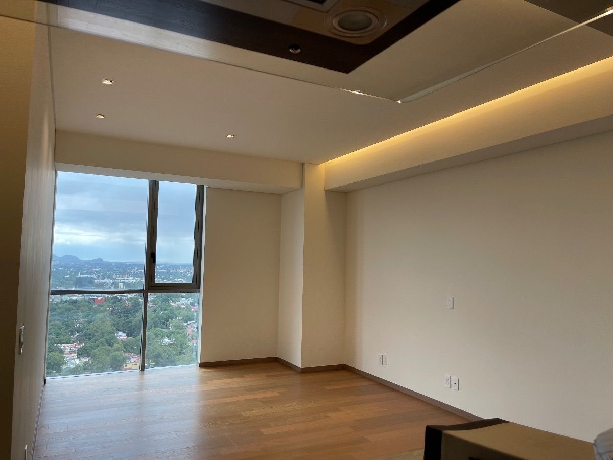 3 of 37: Sala/comedor