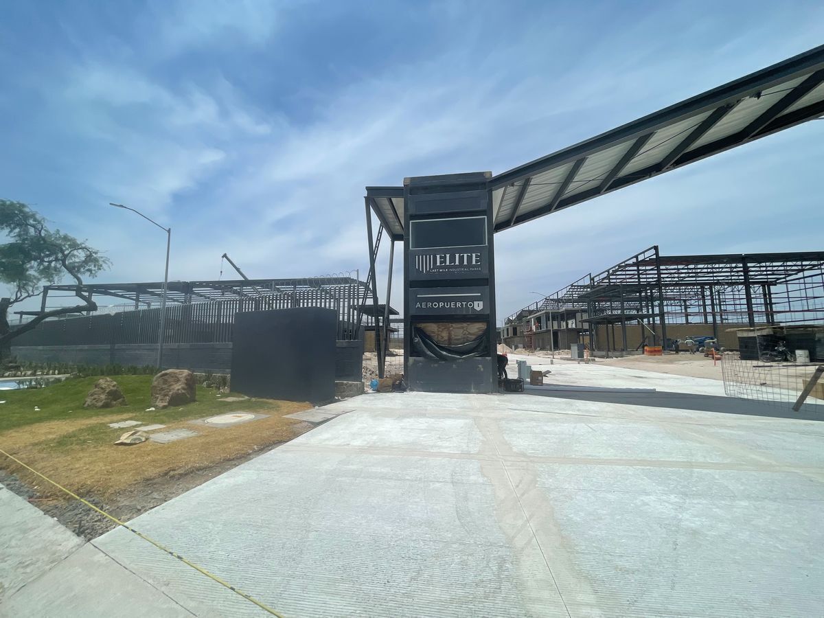 RENTA NAVE INDUSTRIAL EN EL AEROPUERTO