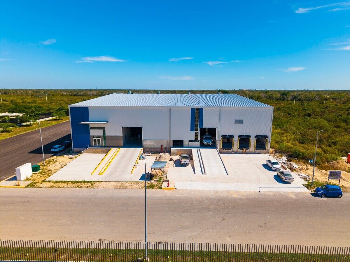 1 de 13: NAVE 2,000 m2