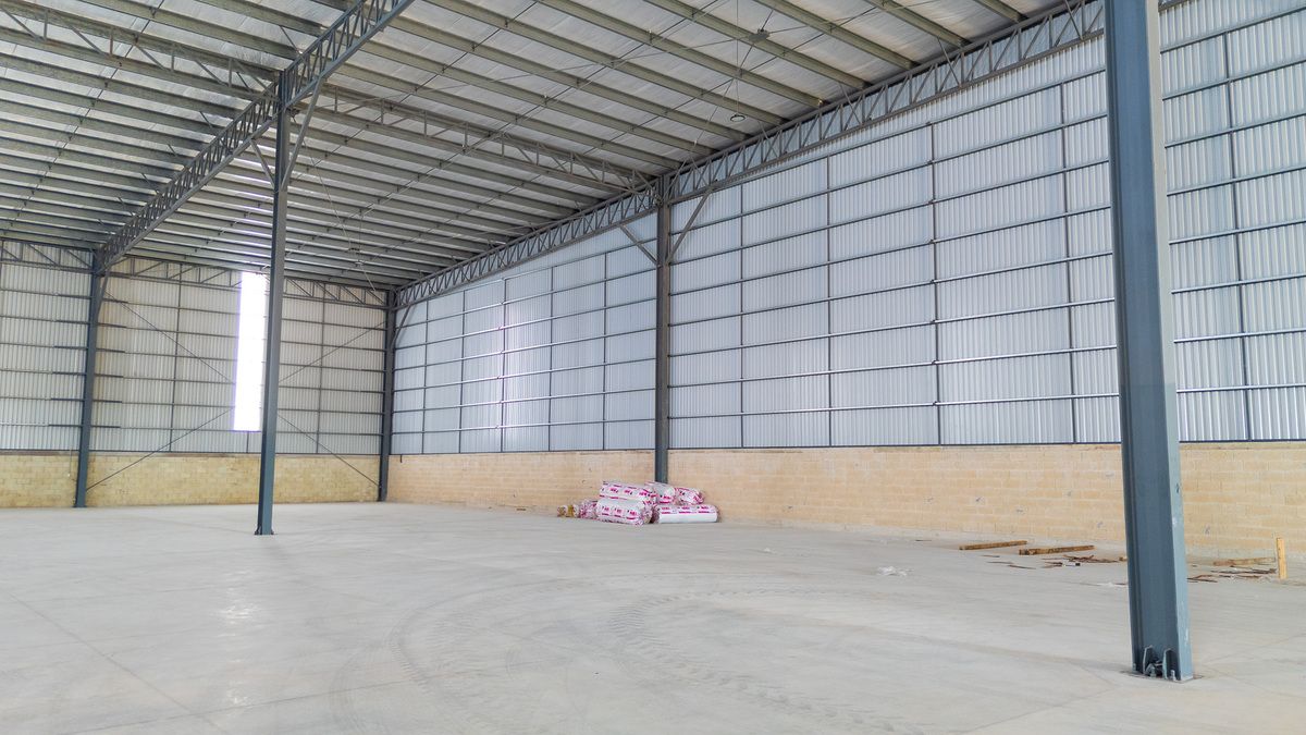 3 de 13: INTERIOR NAVE 2,000 m2