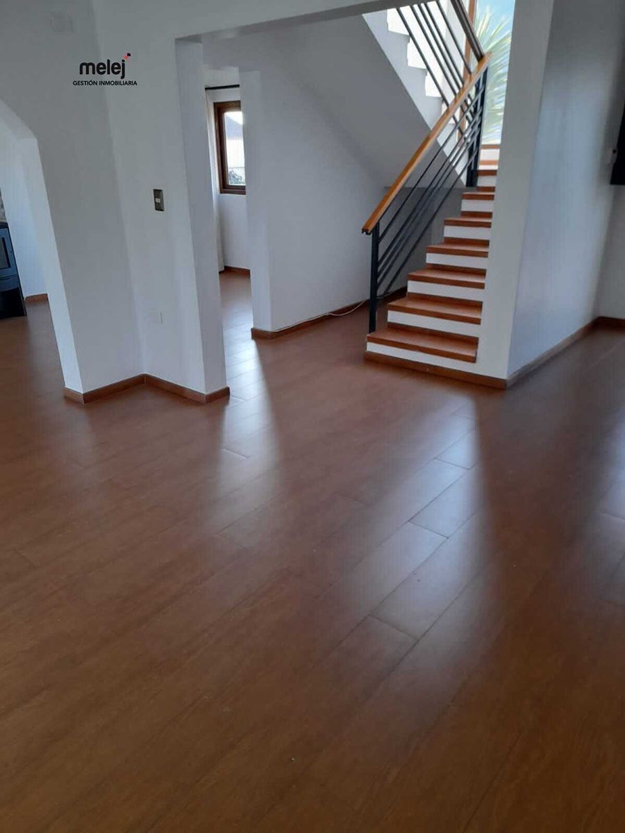 7 de 16: Escala al segundo piso