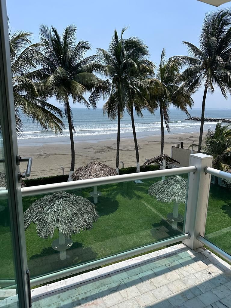 1 de 15: Balcón, vista al mar