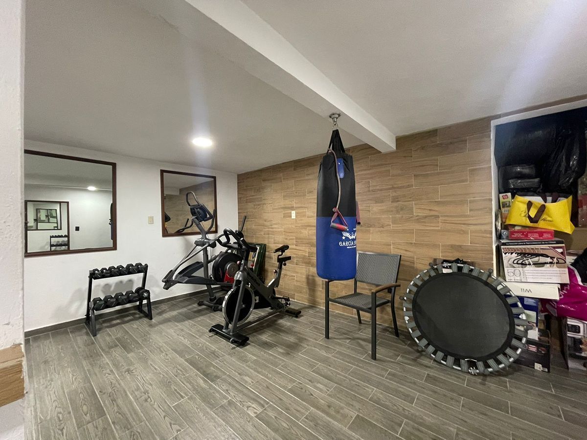 21 de 34: Espacio utilizado para gimnasio.