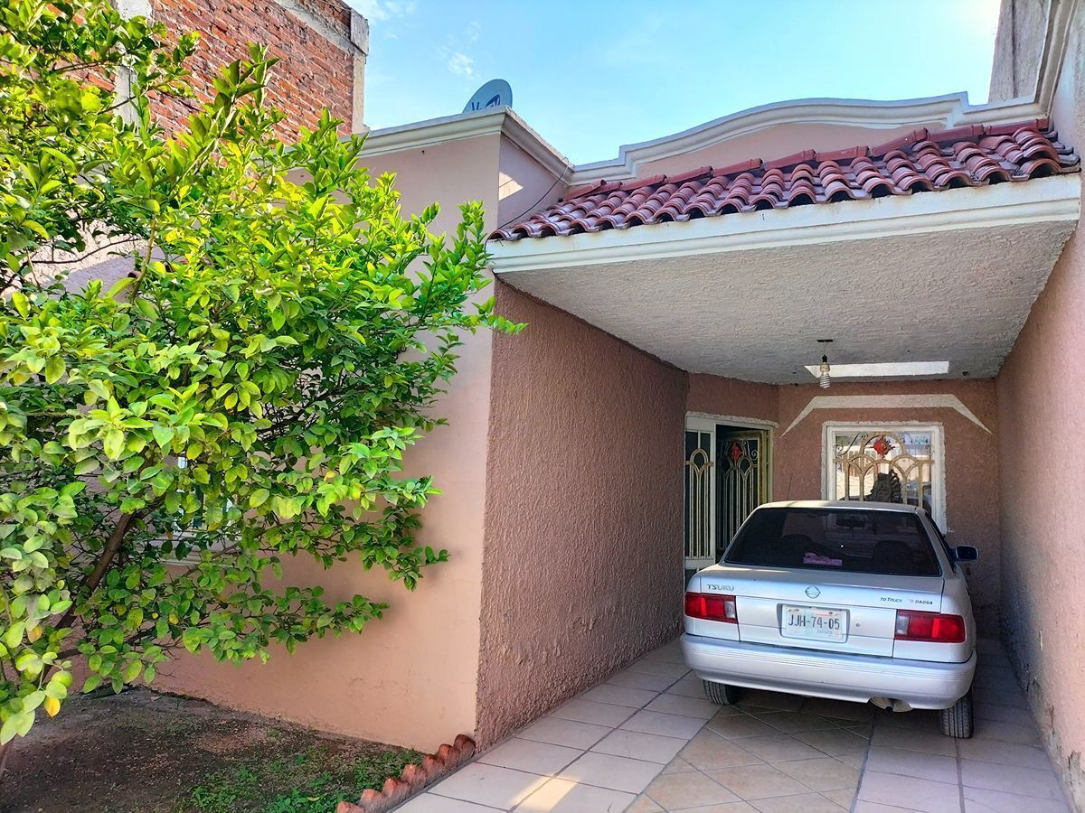 Casa en Francisco Silva Romero Tlaquepaque