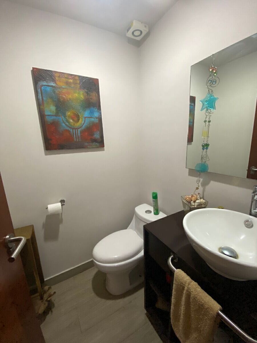4 de 18: Medio baño visitas