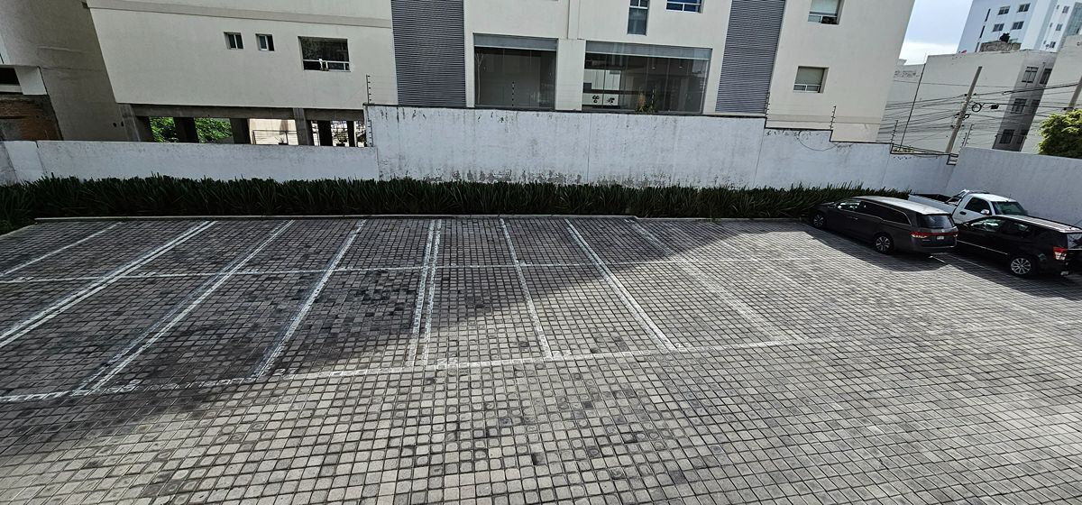 40 de 46: Estacionamiento
