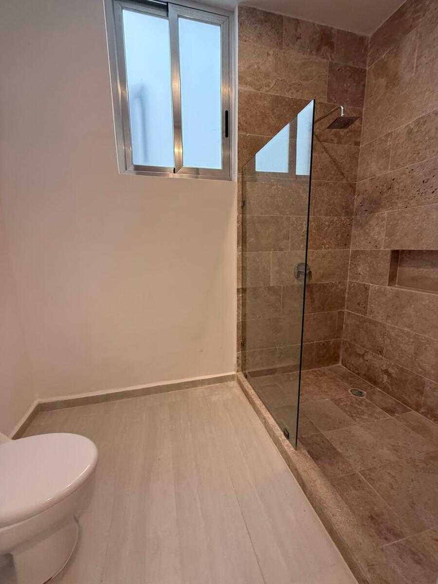 8 de 25: Baño Recámara Planta Baja