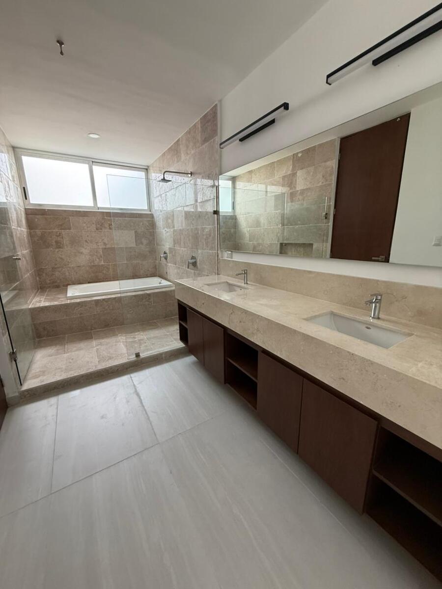 12 de 25: Baño Recámara Principal