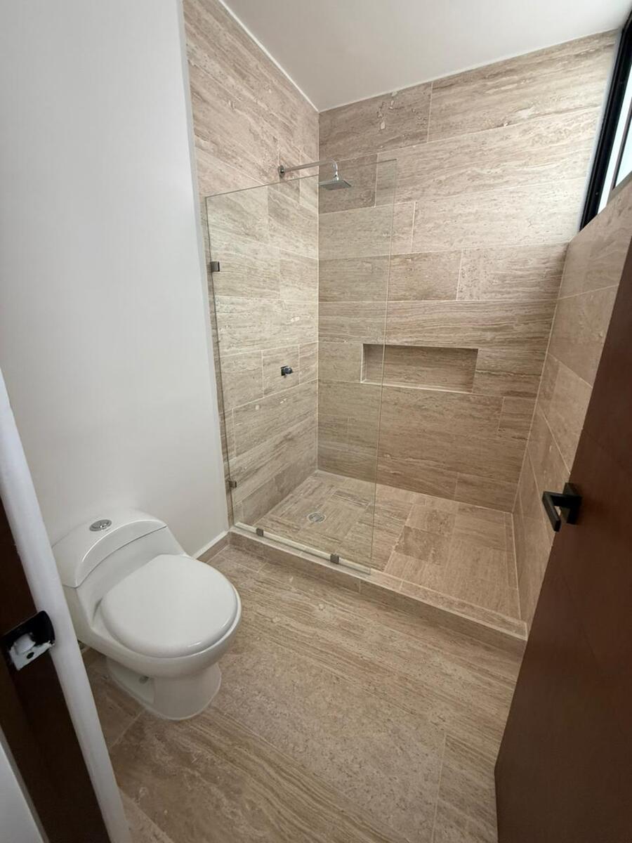 12 de 17: Baño Cuarta Recámara