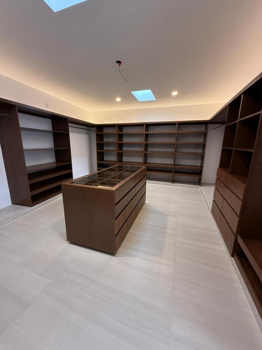 8 de 14: Closet Recámara Principal