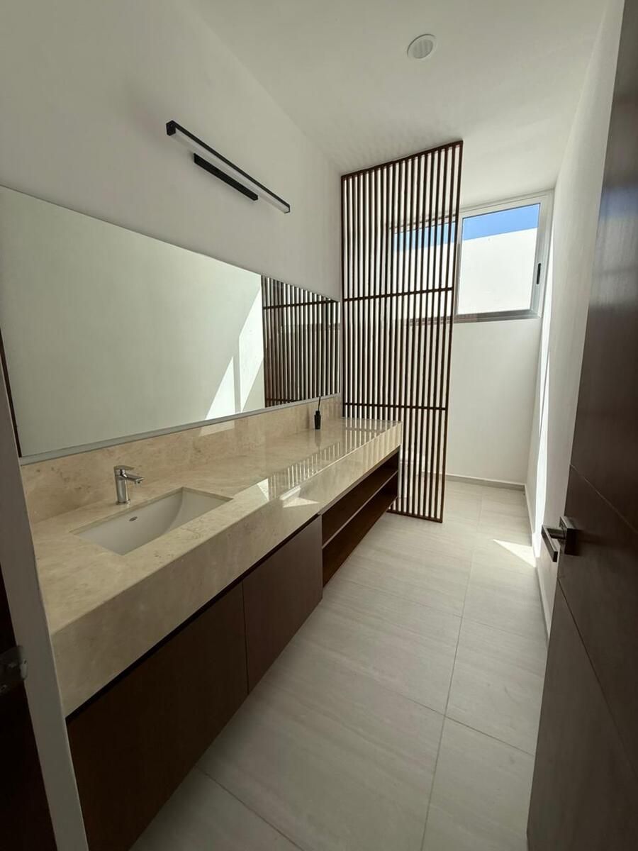 9 de 14: Baño Tercera Recámara