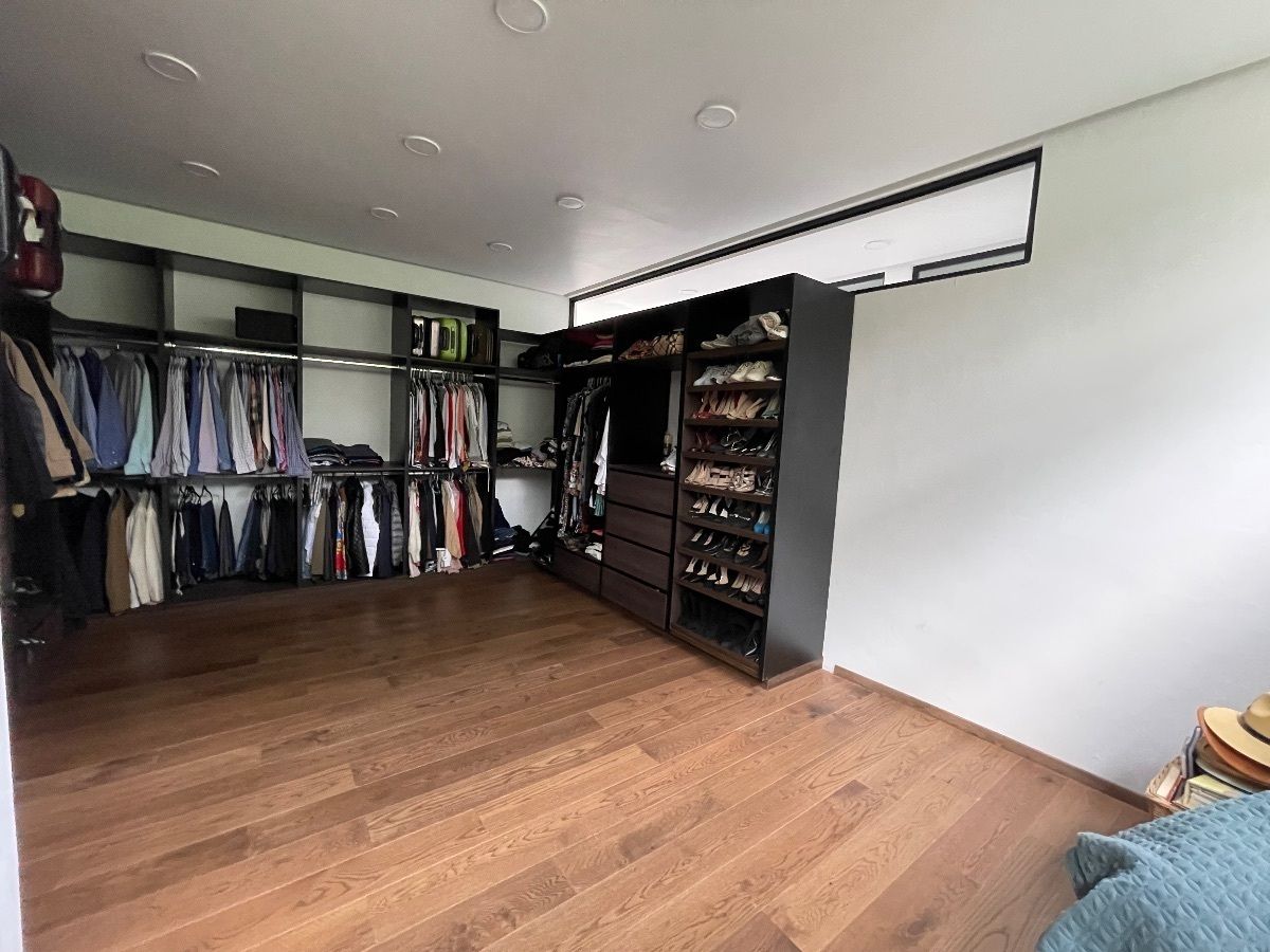 15 de 39: Recámara principal, Vestidor