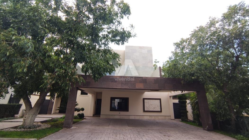 Casa com um amplo jardim com palapa no Residencial San Alberto, foto 1 de 30