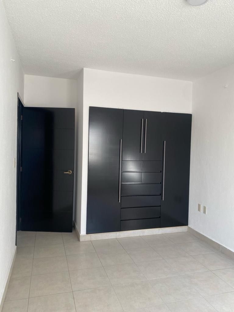 14 of 21: 1er. Recámara con closet