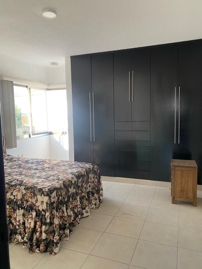 20 of 21: Closet amplio en recámara principal