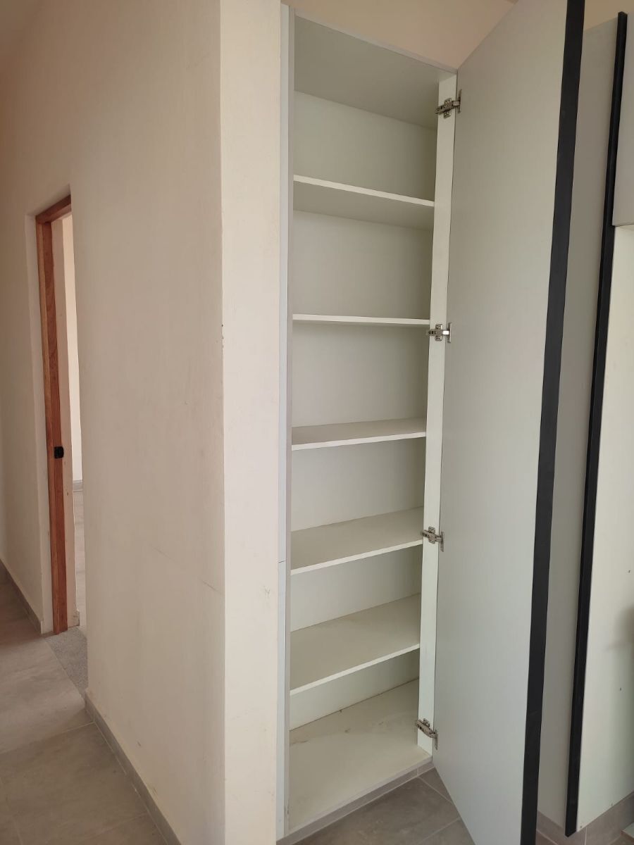 8 de 13: alacena de la cocina