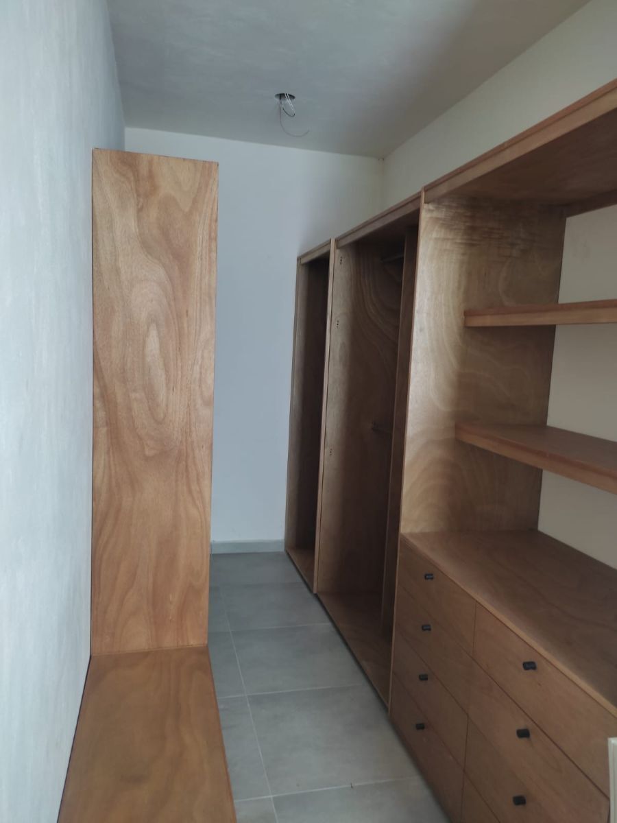 12 de 13: Vestidor recamara principal