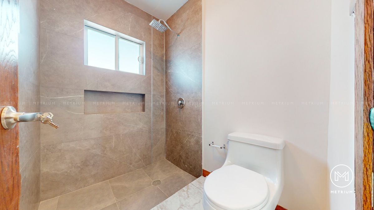 10 de 22: Baño completo recámara planta baja