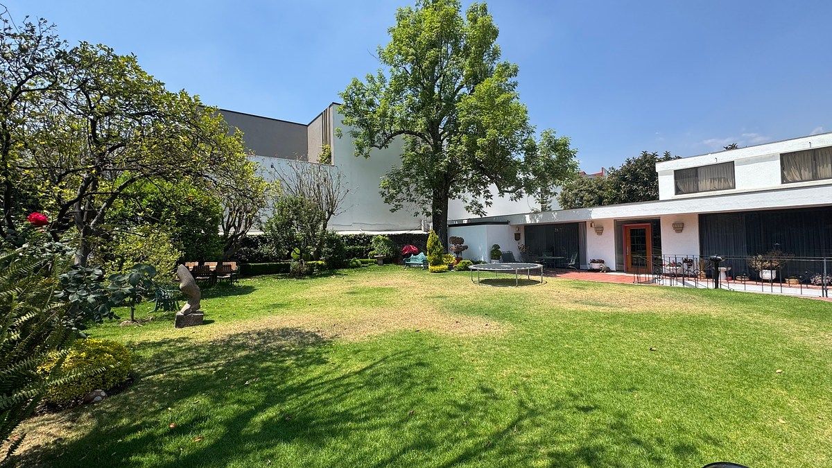 1 of 21: Jardín grande ideal para los niños
