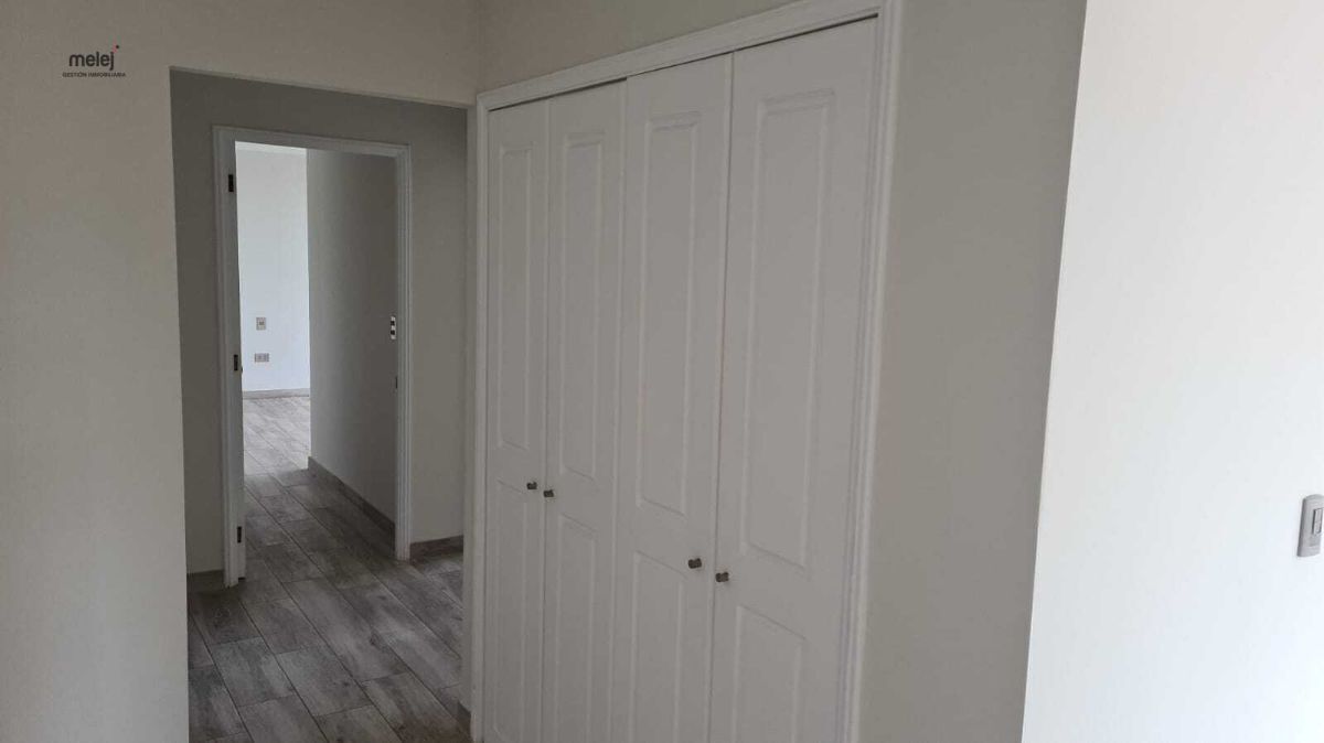 7 de 21: Closet en el pasillo