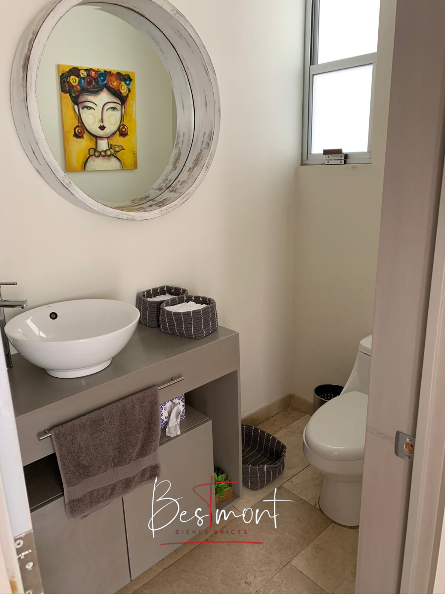 4 de 25: Medio baño de visitas