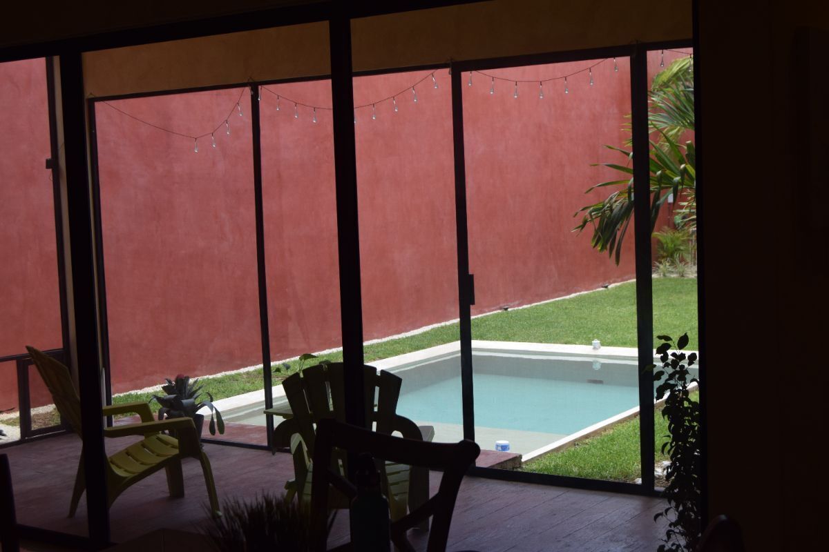 3 de 18: Terraza jardin con mosquiteros y ventilador