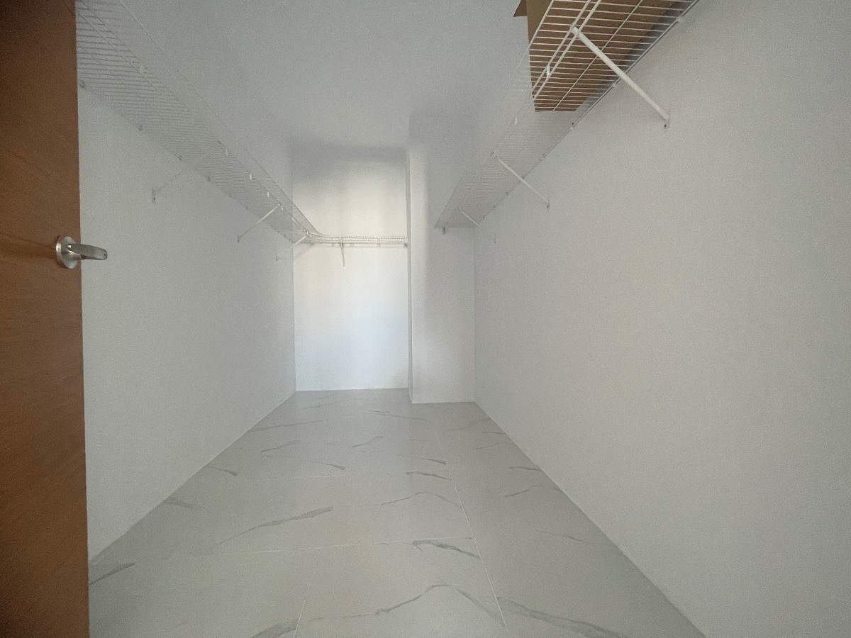 6 de 16: Walking closet principal