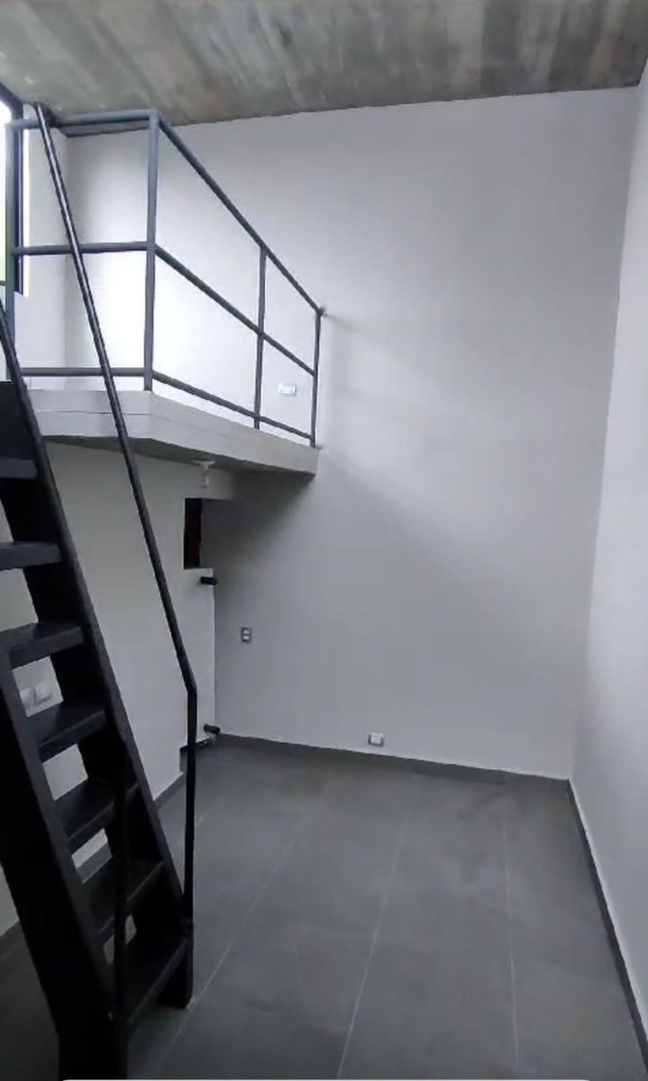 3 of 6: Mezzanine para ubicar la cama.